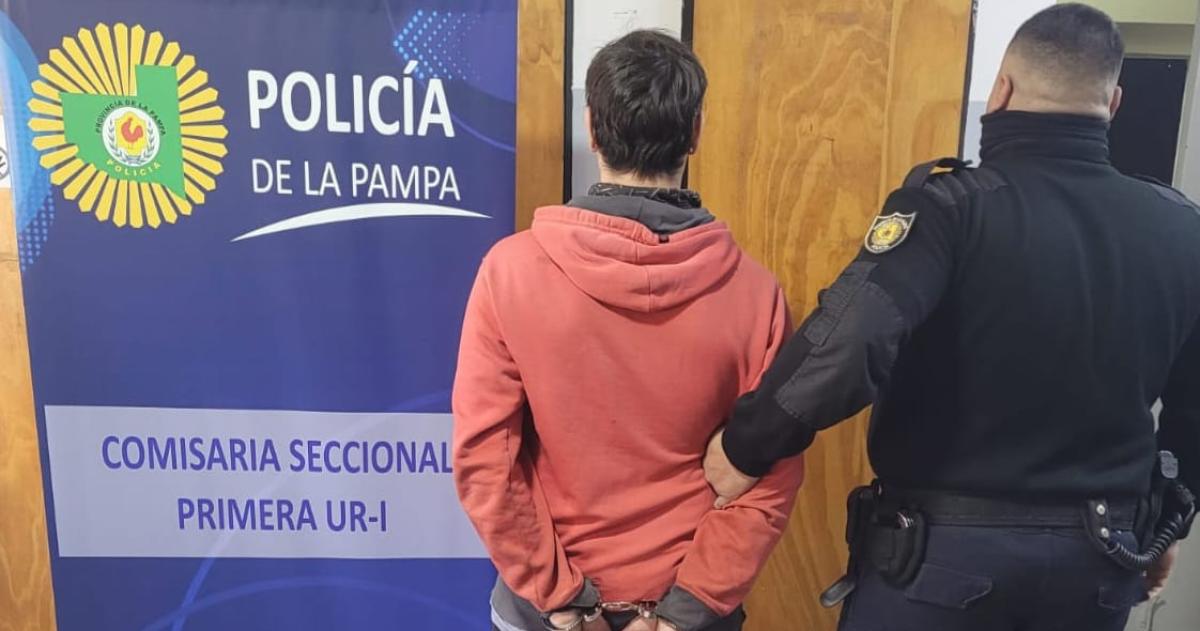 El sospechoso fue detenido por los agentes policiales