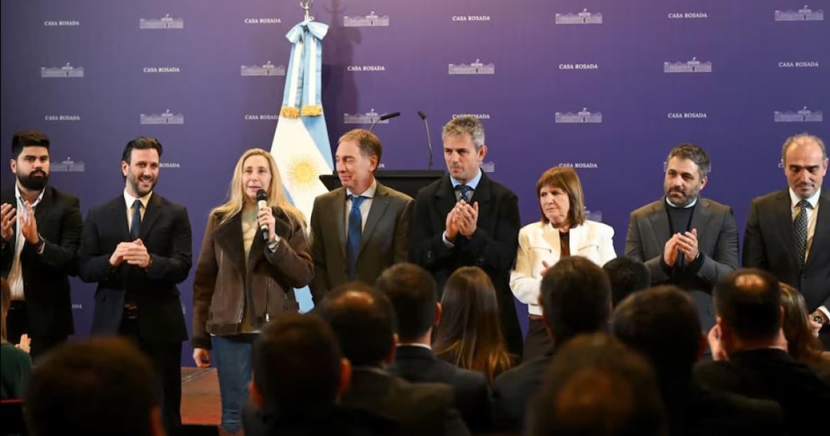 Karina Milei habla ante la atenta mirada de Diego Santilli Martín Menem y Patricia Bullrich
