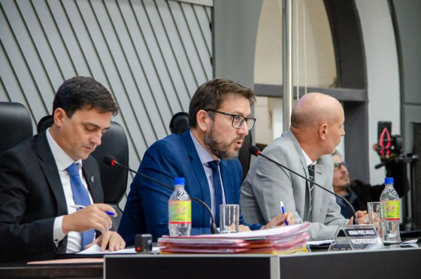 Hern�n Pérez Araujo presidió la sesión en la Legislatura