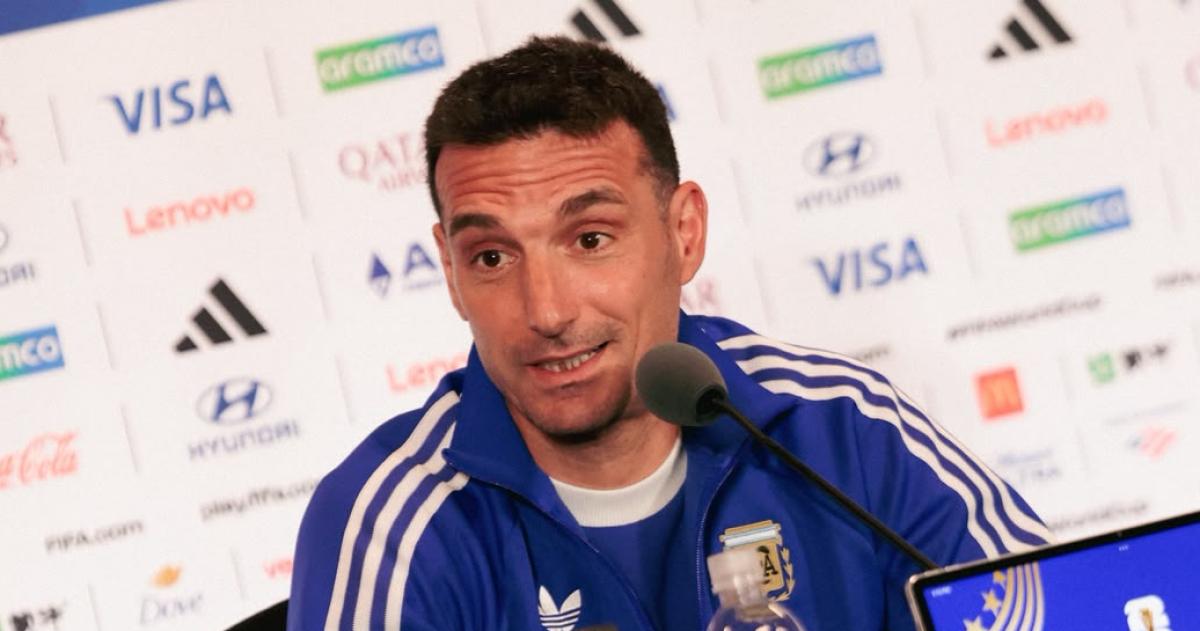 Scaloni durante la conferencia de prensa en Miami