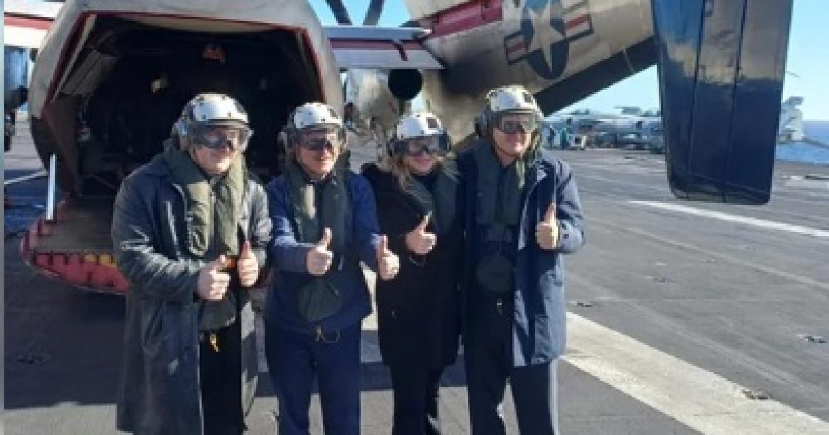 El presidente Javier Milei en el portaaviones norteamericano