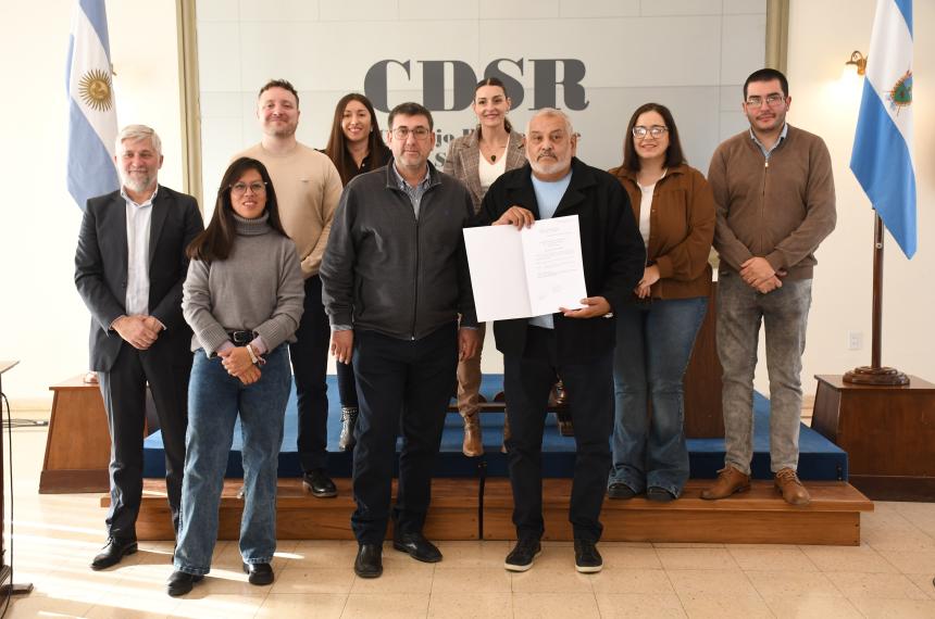 Se distinguió al conjunto de danzas folclóricas Perün Piuke y al cantautor Gustavo Díaz