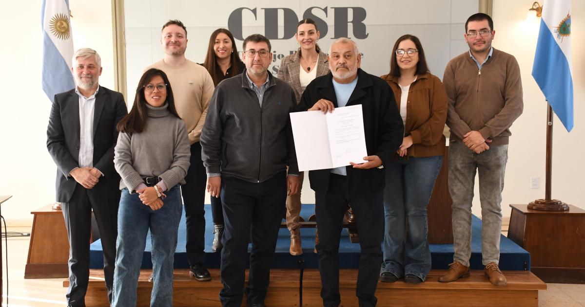 Se distinguió al conjunto de danzas folclóricas Perün Piuke y al cantautor Gustavo Díaz
