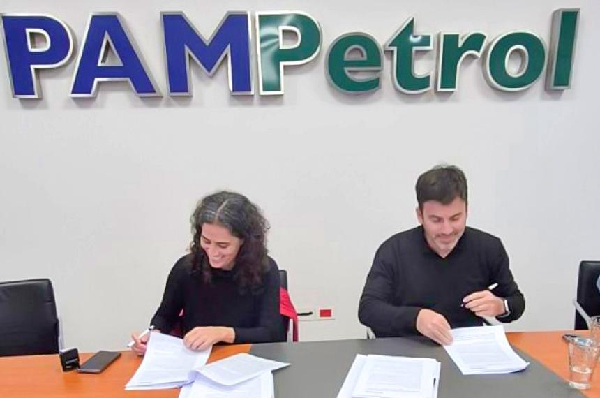 La firma del acuerdo entre Pampetrol y Ribeiro SRL para la transición operativa