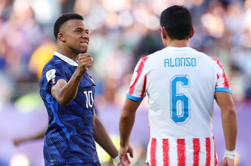 Mbappé anotó el �nico gol francés en la trabajada victoria ante Paraguay