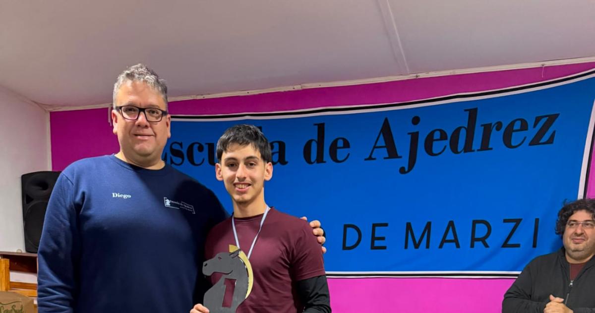 El profe De Marzi con el flamante campeón