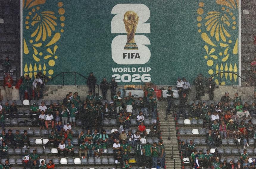 Las fuertes tormentas eléctricas demoran el comienzo en el Estadio Azteca
