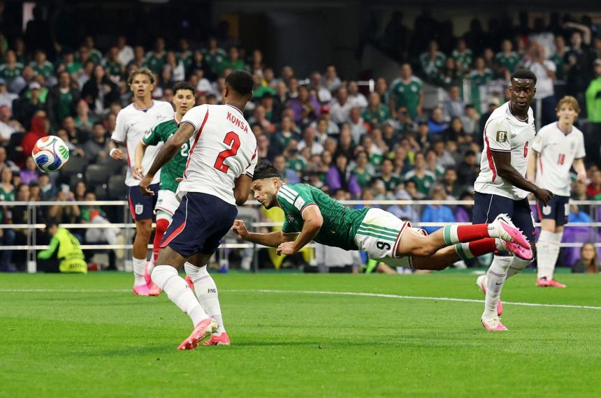 México e Inglaterra juegan en el Azteca