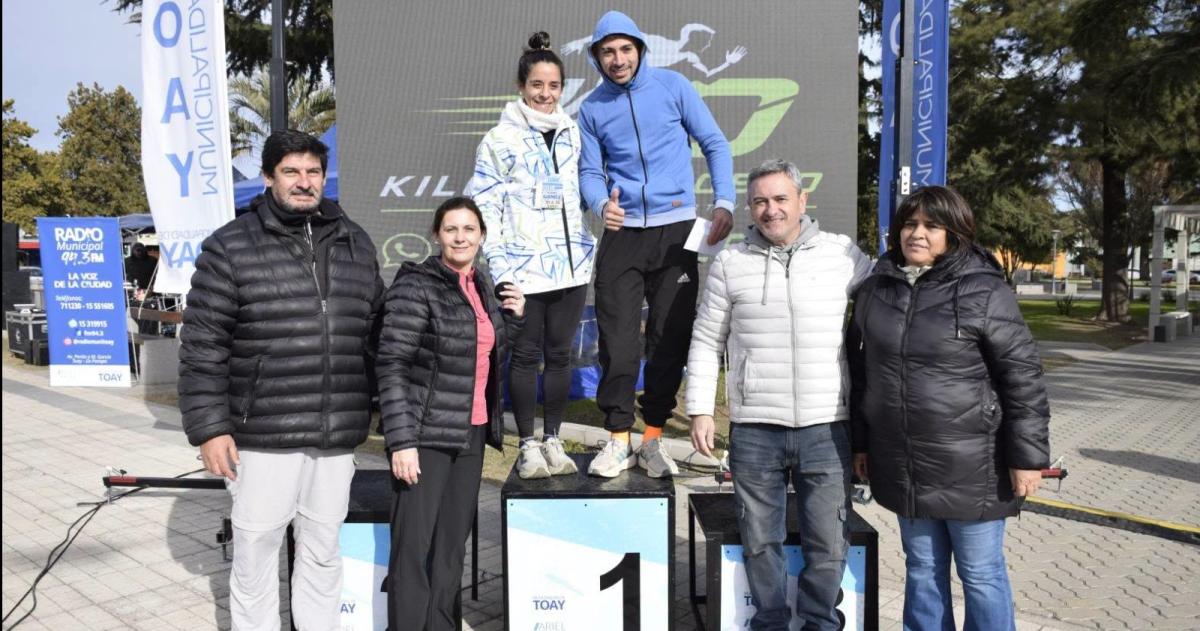 La premiación del medio maratón Ramón Gómez con los mejores en damas y caballeros