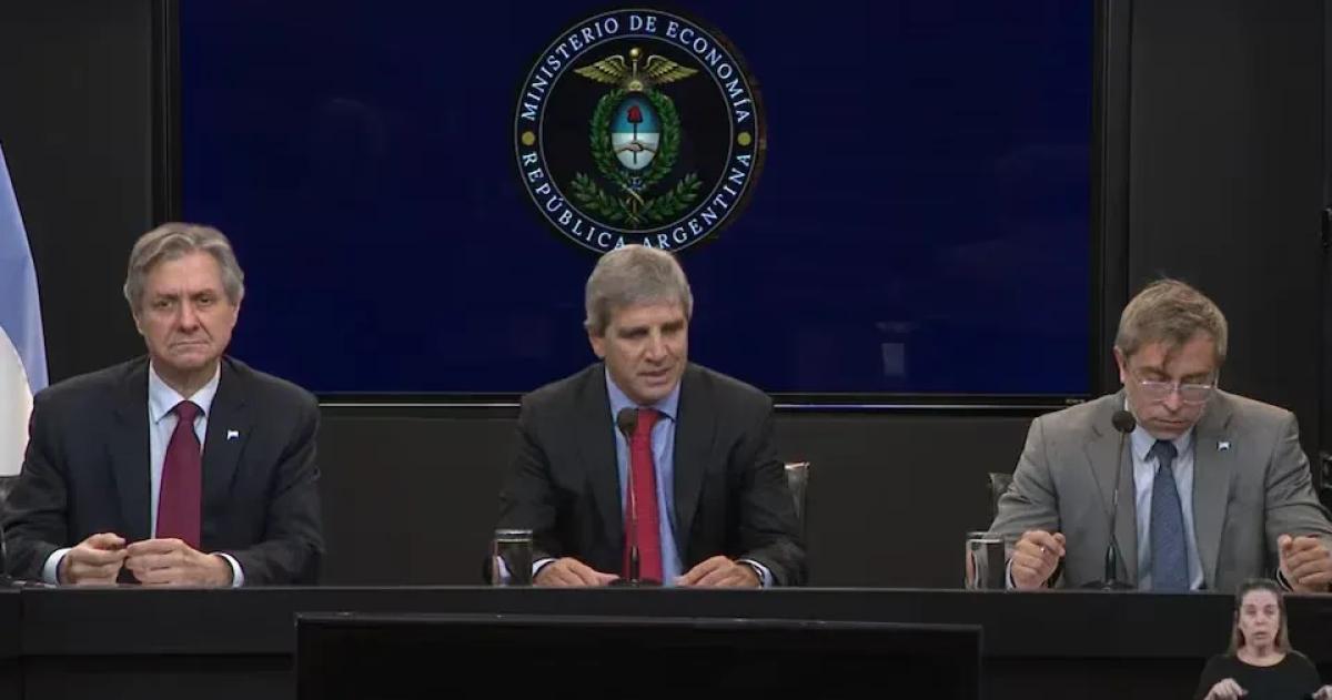 Caputo y su equipo presentaron el programa financiero de 2027