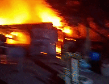 El fuego se inició de manera accidental a raíz de un tronco que cayó desde una salamandra que se encontraba encendida