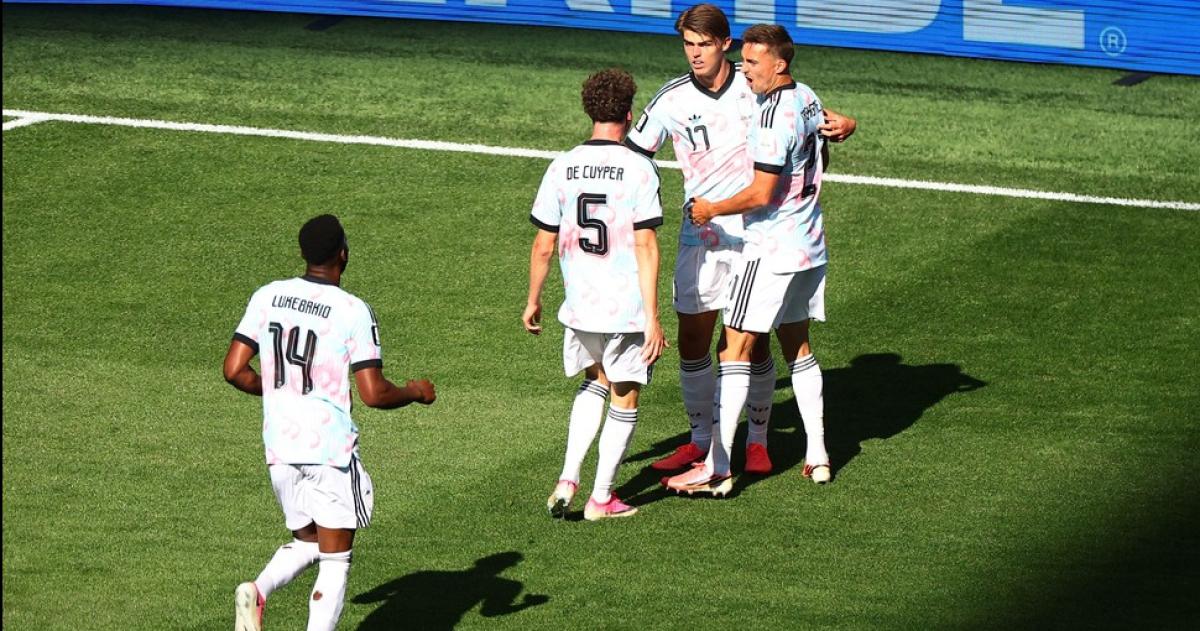 Casi desde el vestuario Bélgica anotó el primer gol