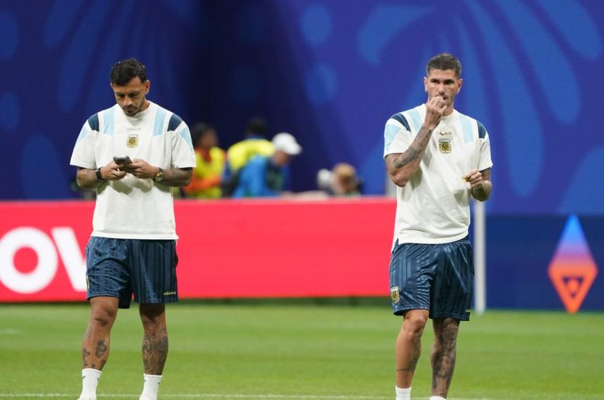 Paredes y De Paul con la c�bala de los caramelos
