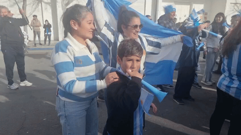 El agónico triunfo de la Selección desató una fiesta en el centro santarroseño