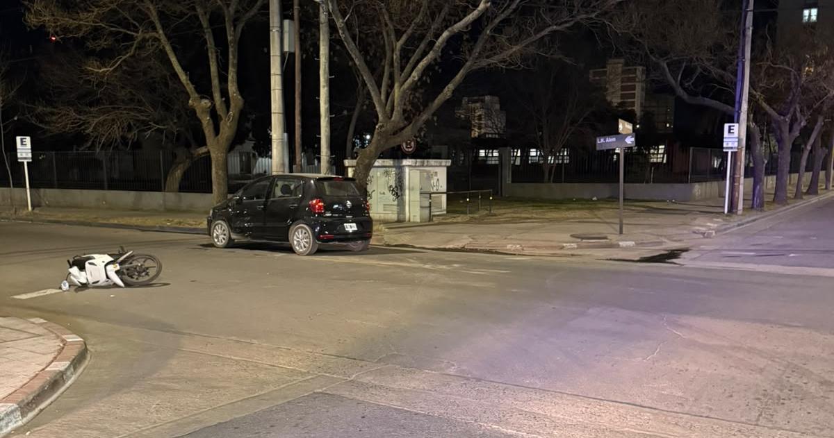 El siniestro vial ocurrió esta noche en la esquina de Alem y Rivadavia