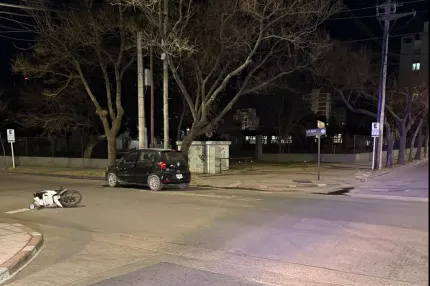El siniestro vial ocurrió esta noche en la esquina de Alem y Rivadavia