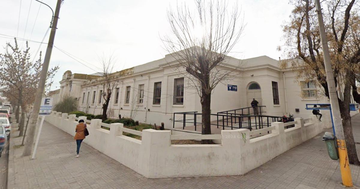 El gravísimo hecho ocurrió en el colegio ubicado en Pico y Sarmiento