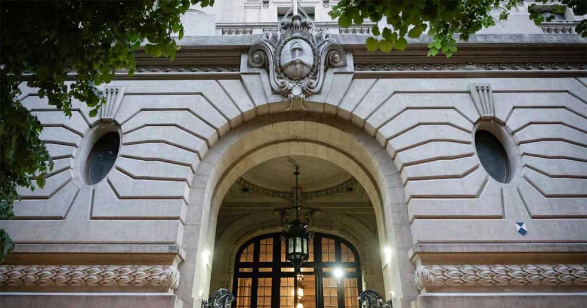 Autoridades del Carlos Pellegrini y del Nacional Buenos Aires investigan un presunto caso de violencia digital tras la difusión de im�genes manipuladas con inteligencia artificial que involucrarían a estudiantes de ambas instituciones