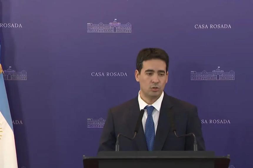 Adri�n Ravier se complicó en otra conferencia de prensa