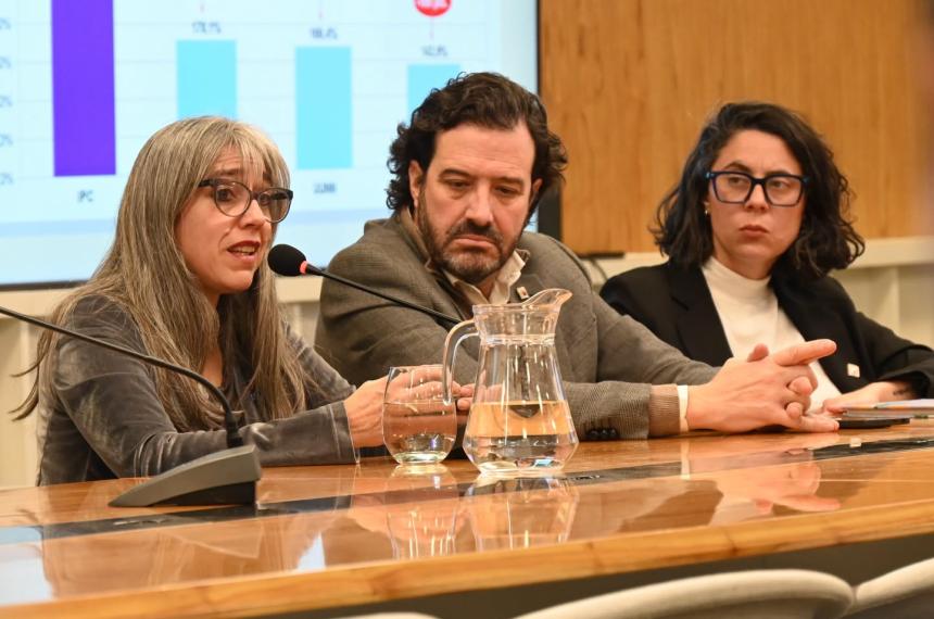 Adriana Serquis junto al rector Marull y María Victoria Ferreyra