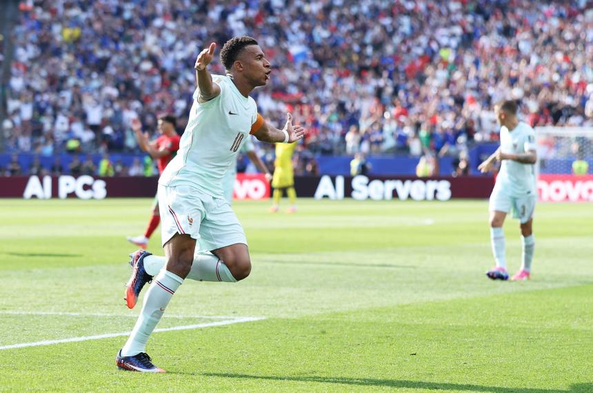 Mbappé celebra el primer gol en Boston