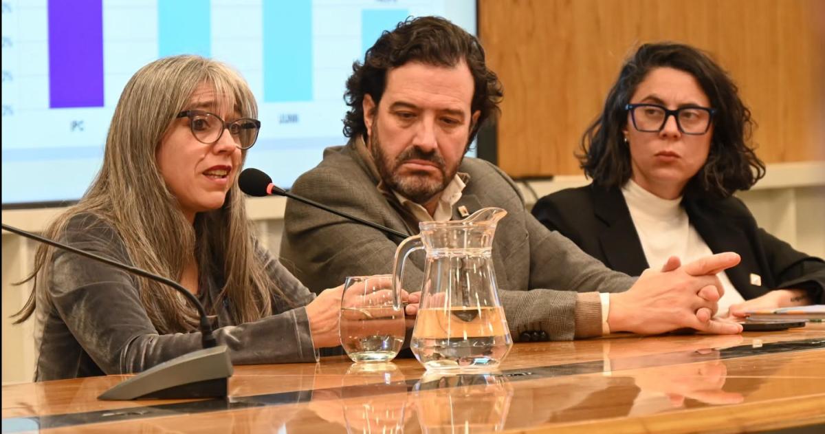 Adriana Serquis junto al rector Marull y María Victoria Ferreyra