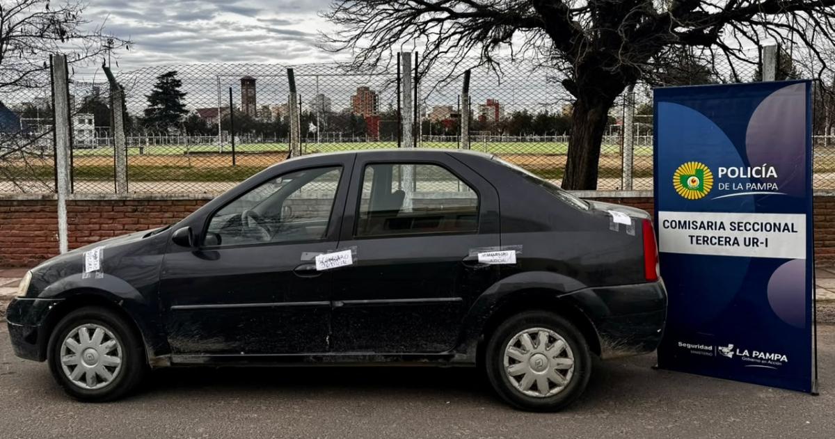 La policía secuestró un auto y un teléfono celular