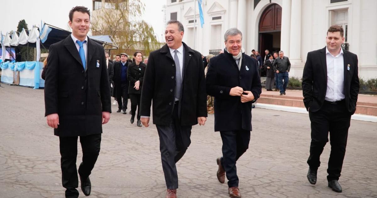 Pascual Fern�ndez encabezó el acto oficial por el 9 de julio en Bernasconi