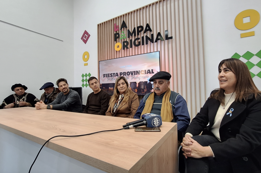 El anuncio de las actividades que se realizar�n en Luan Toro