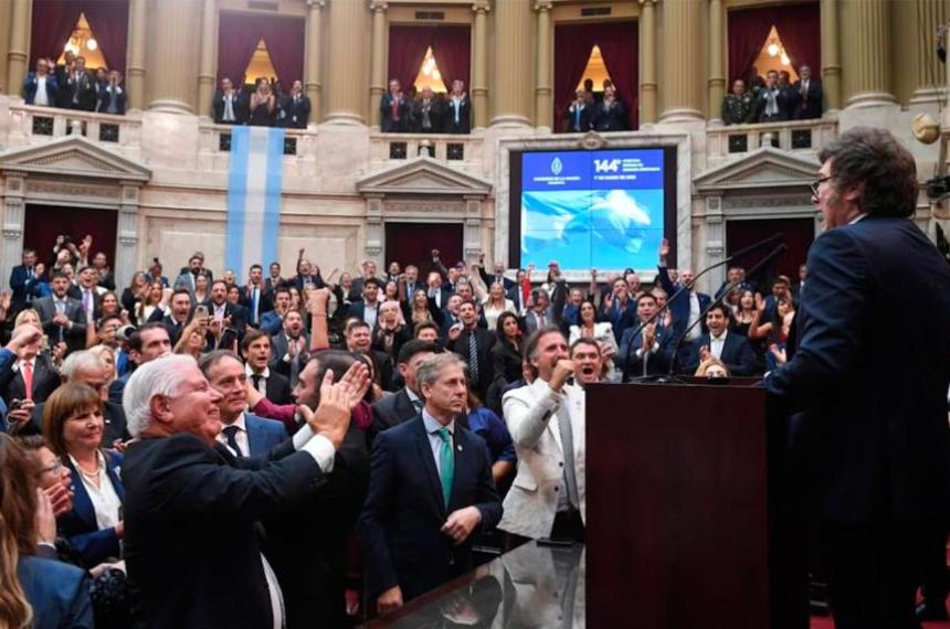 Javier Milei reunió a su Gabinete tras el acto por el Día de la Independencia y definió la estrategia para impulsar en el Congreso reformas sobre subsidios sistema electoral Banco Central e inocencia fiscal