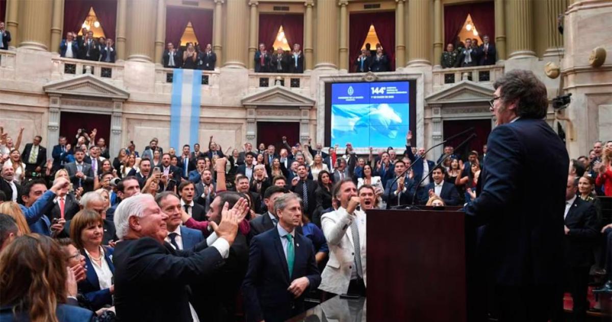 Javier Milei reunió a su Gabinete tras el acto por el Día de la Independencia y definió la estrategia para impulsar en el Congreso reformas sobre subsidios sistema electoral Banco Central e inocencia fiscal