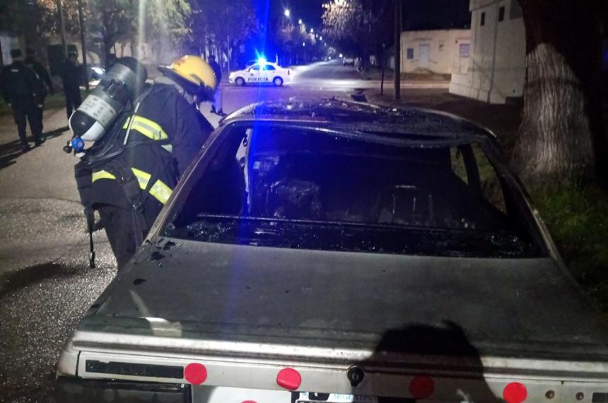La magnitud del fuego alertó a los vecinos lo que motivó el llamado de urgencia a los bomberos
