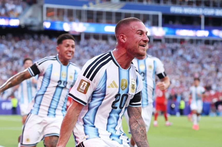 Alexis Mac Allister celebra el primer gol de Argentina