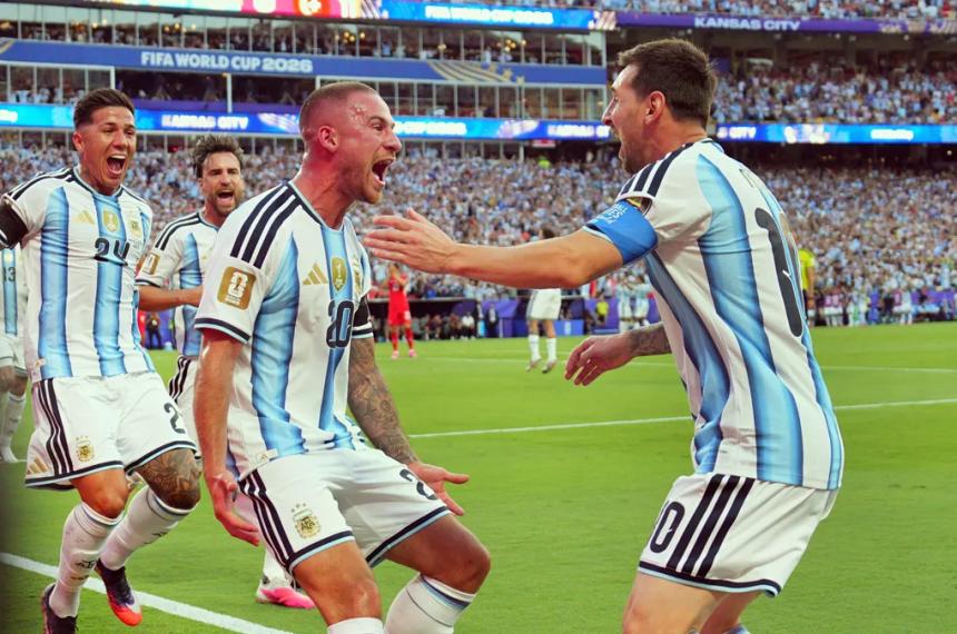 Mac Allister y Messi los dos socios del primer gol argentino ante Suiza