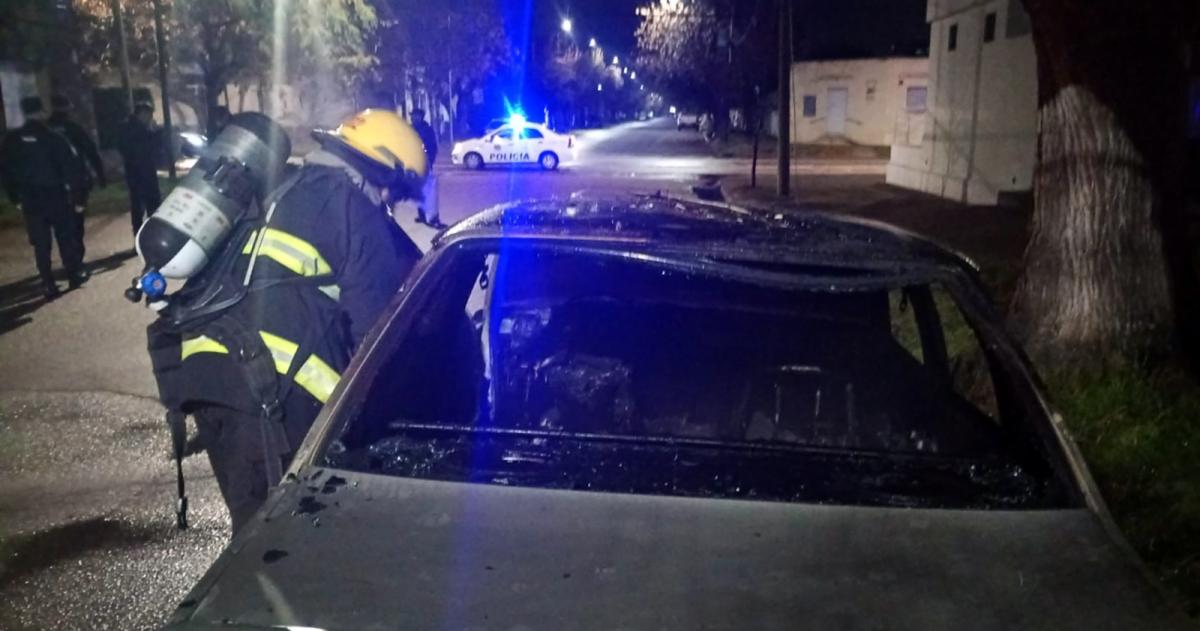 La magnitud del fuego alertó a los vecinos lo que motivó el llamado de urgencia a los bomberos