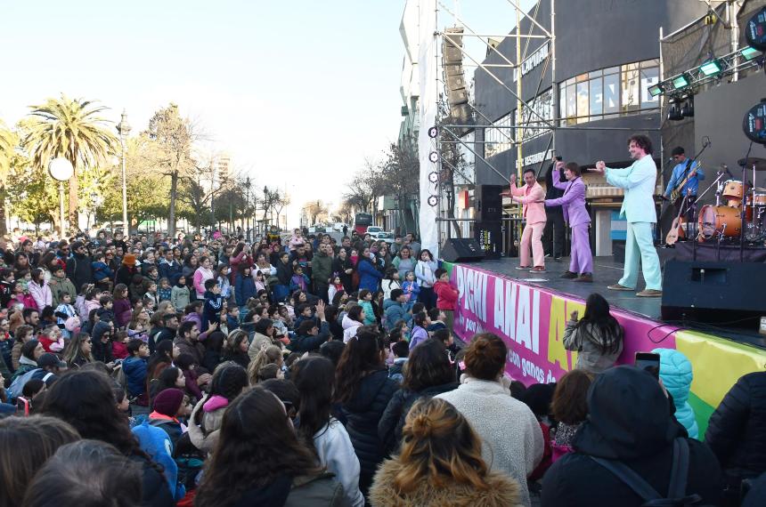 Pim Pau abrió un nuevo año del Festival Pichi Anai