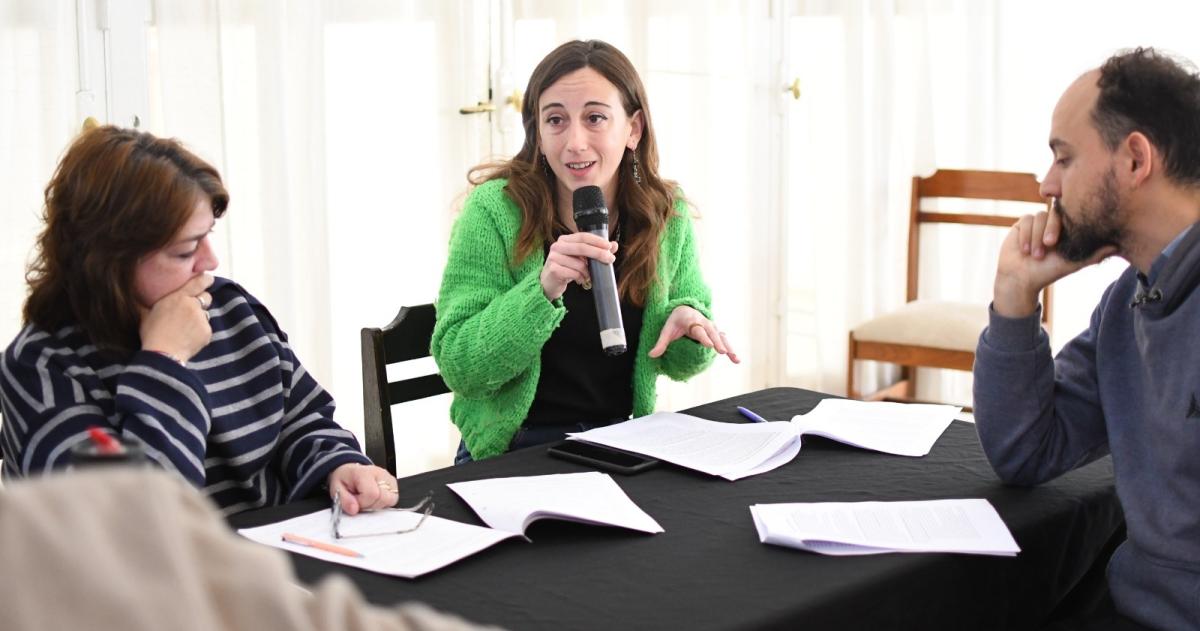 La presentación de Clara Su�rez e Iñaki Esponda en el Concejo