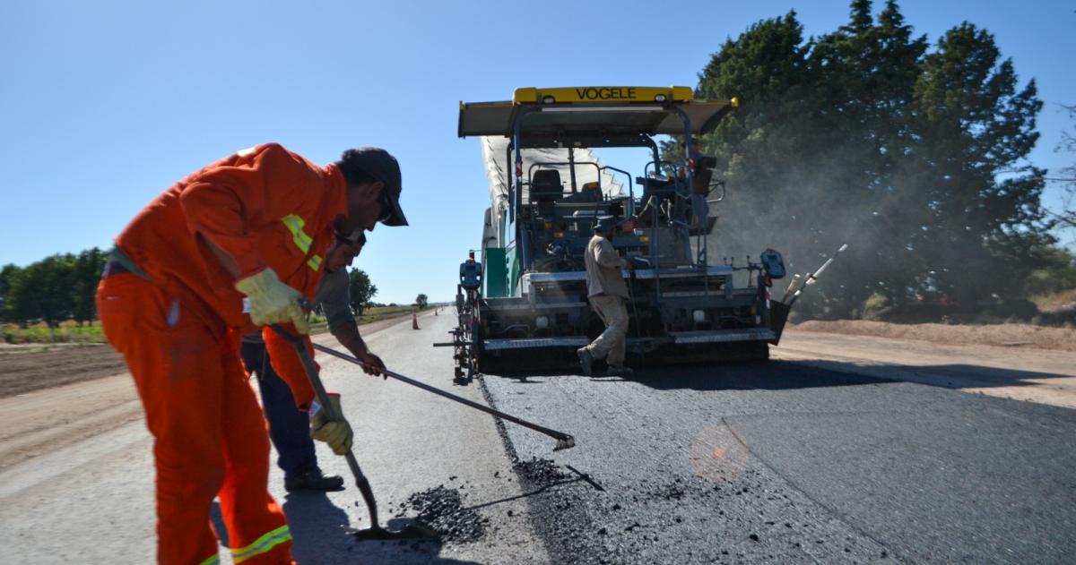 La provincia lanzó un plan de obras viales sin endeudarse y con fondos propios