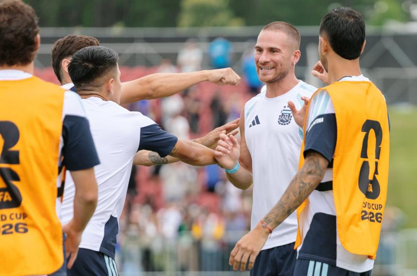 El plantel se prepara para el gran choque con Inglaterra esta tarde