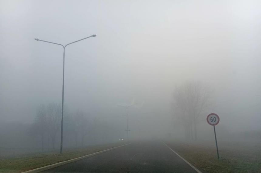 La avenida Perón este miércoles a la mañana con muy poca visibilidad