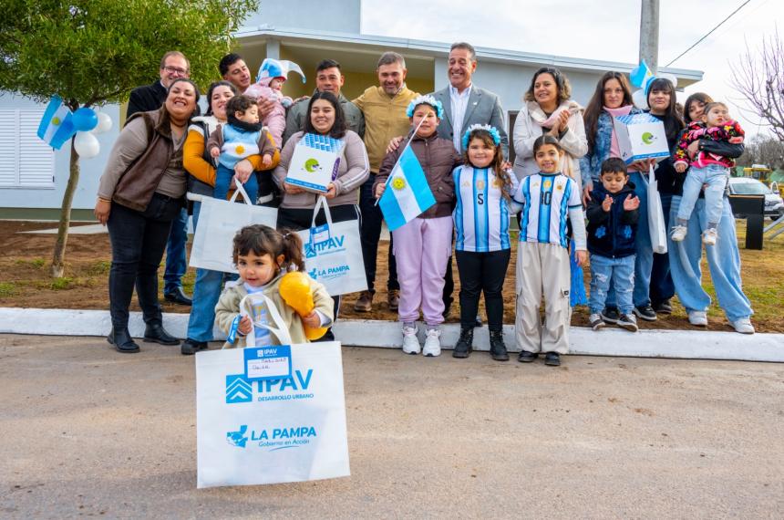 El intendente anfitrión destacó el impacto que la construcción de viviendas genera en toda la comunidad