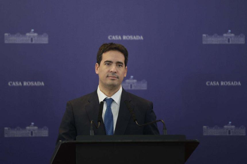 Adri�n Ravier vocero presidencial- le da c�tedra a la gente de cómo gastar su sueldo