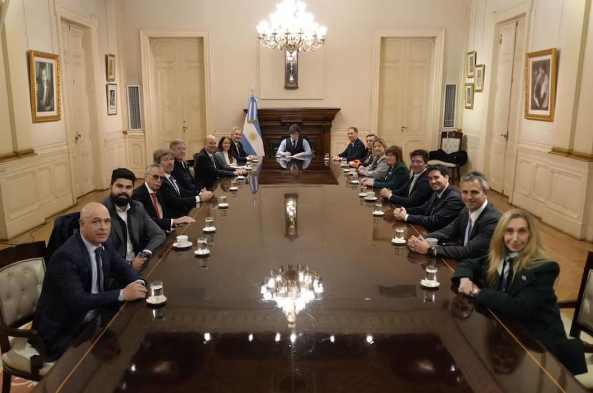 La adecuación presupuestaria aprobada por el pleno del gabinete de ministros se dictó porque era necesario dotar a las �reas competentes de recursos para cumplir sus funciones