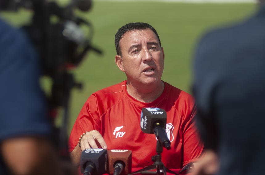 El técnico dirigió 15 partidos con cuatro victorias seis empates y cinco derrotas