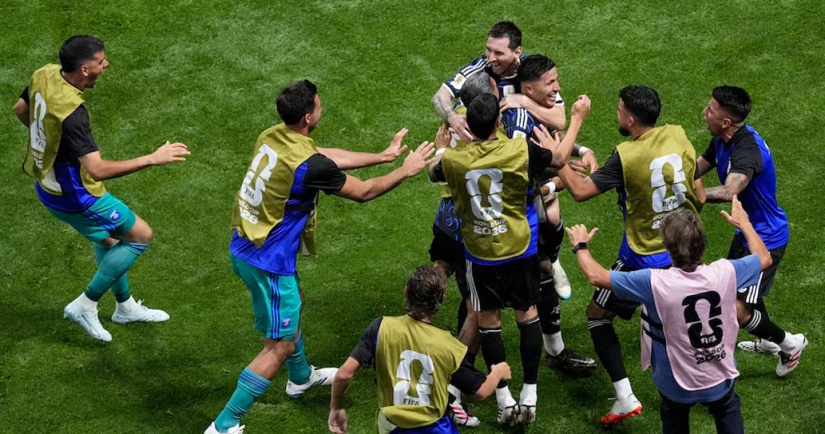 El alocado festejo de Argentina en el empate de Enzo Fern�ndez