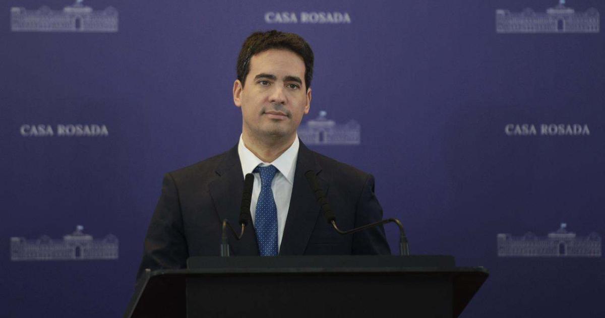 Adri�n Ravier vocero presidencial- le da c�tedra a la gente de cómo gastar su sueldo