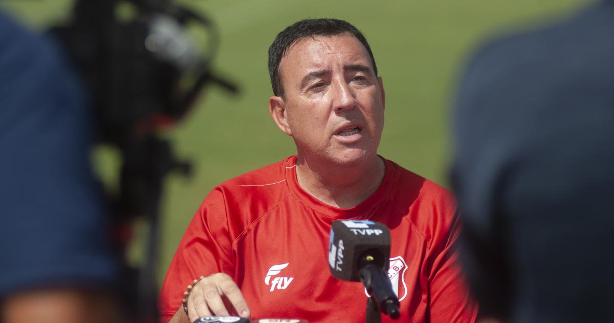 El técnico dirigió 15 partidos con cuatro victorias seis empates y cinco derrotas