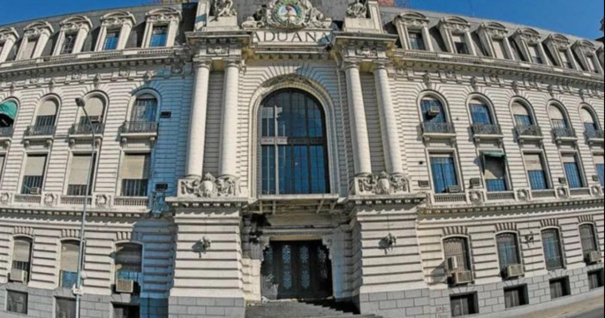 MIlei reformó el código aduanero para couriers