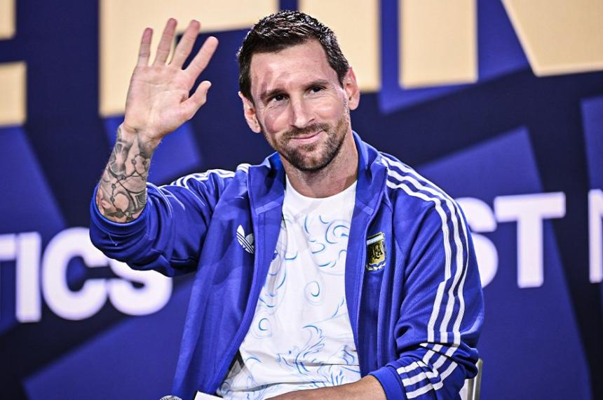 Leo estuvo en una conferencia multitudinaria a dos días de la final