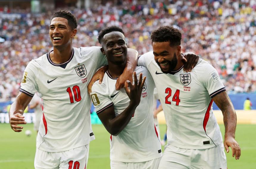 Bellingham Saka y James celebran el podio en Miami
